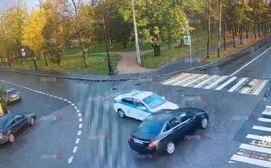 Четыре человека пострадали в ДТП с автомобилем ГИБДД в Пушкине